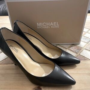Black Michael Kors High Heeled Pumps Size 7.5